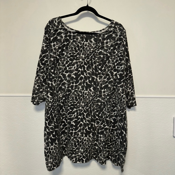 Roman's Women's Plus cheetah Black, Gray & White Short Sleeve Tee Size 3X 30/32 - Picture 6 of 8
